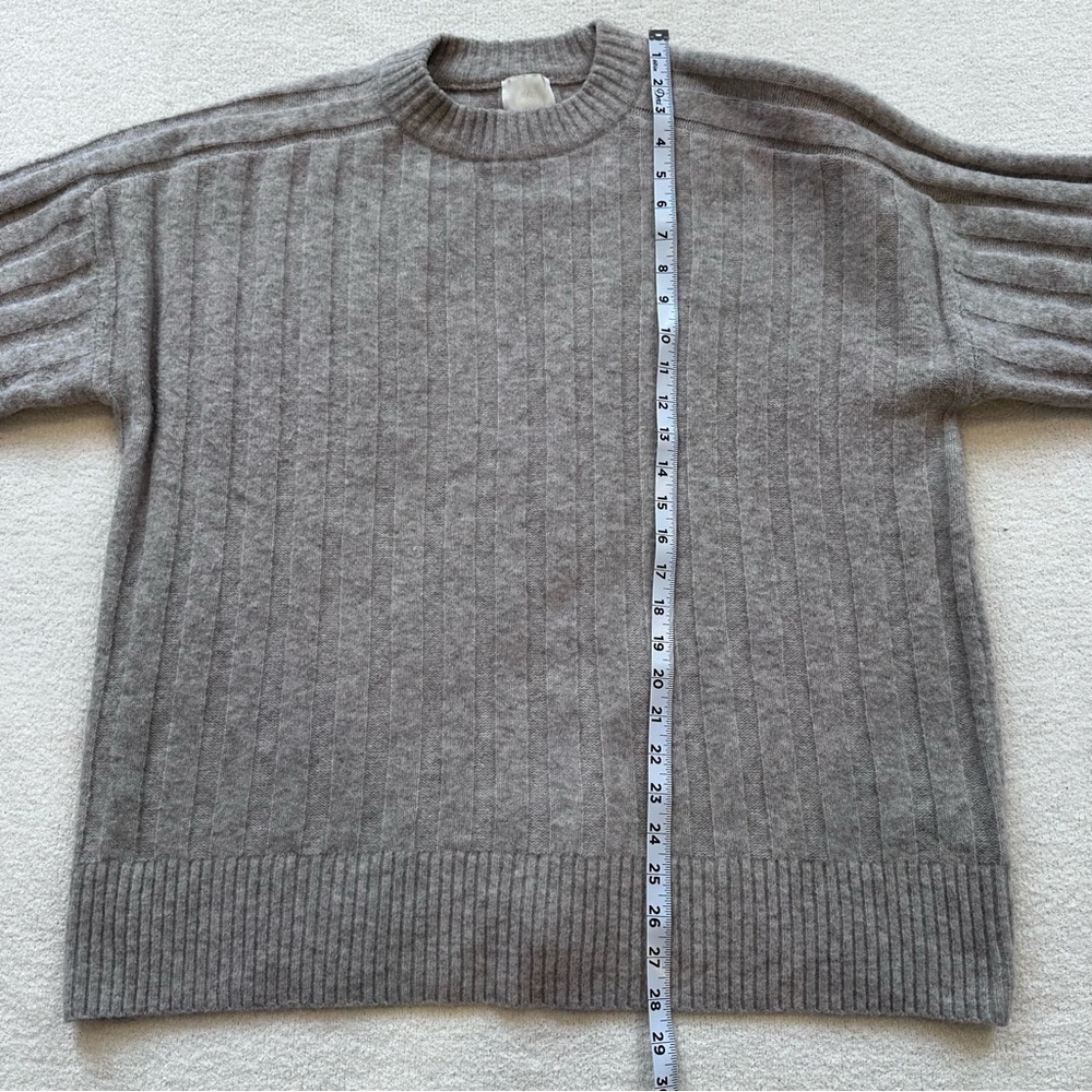 H&M Ribbed Crewneck Pullover Knit Sweater - Picture 5 of 6